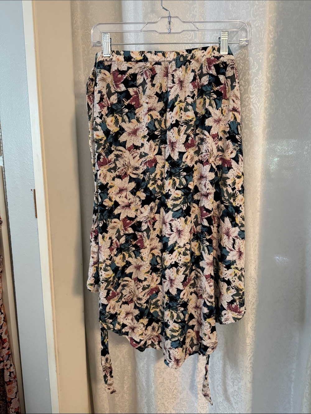 Floral Hankerchief Hem Skirt in Black and Cream Sz: M